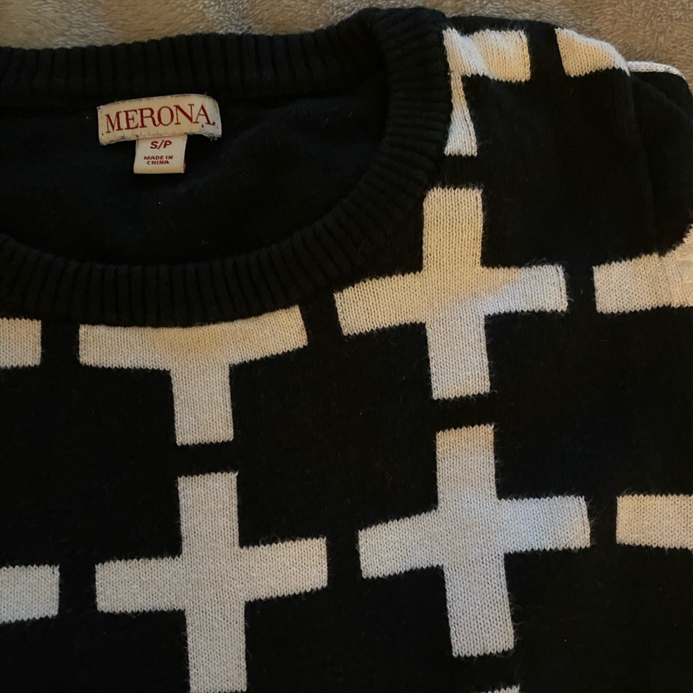 Black and white sweatshirt